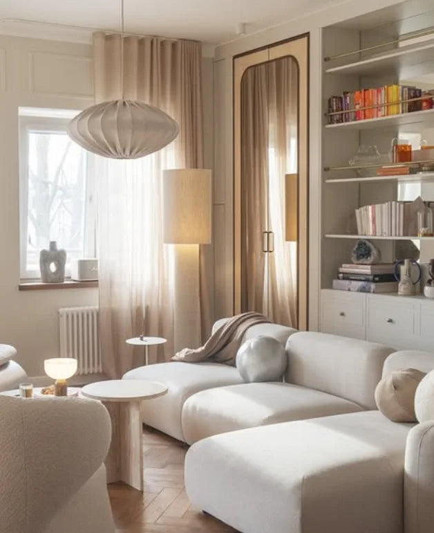 Salon IWC HOME z modułową sofą i regałem